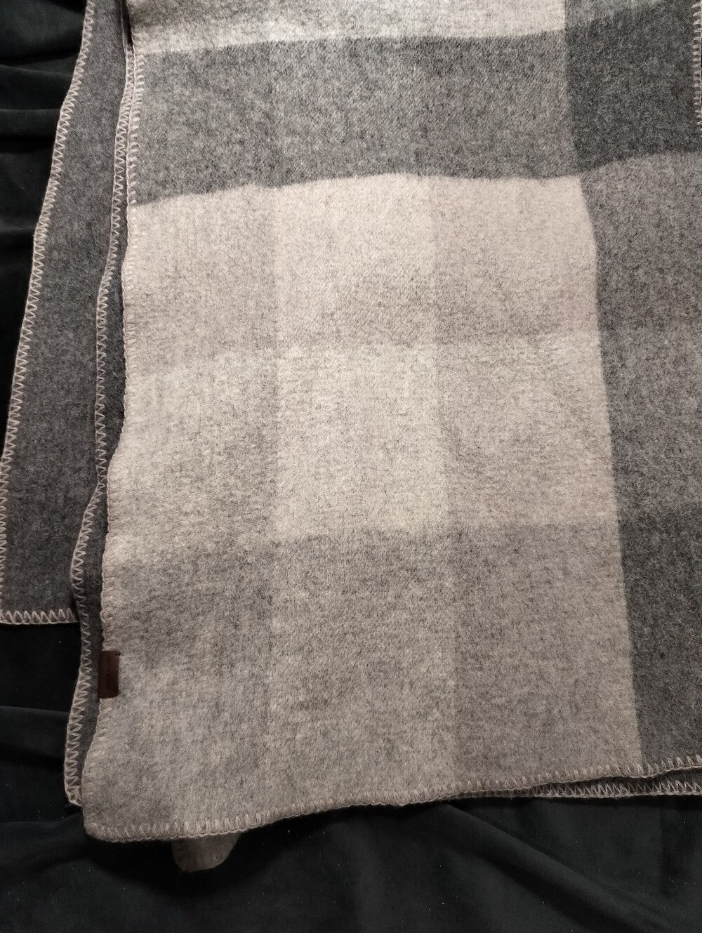 Pendleton Wool Cozy Gray & Cream Plaid Pancho Scarf Wrap Cape- One Size - Picture 3 of 4